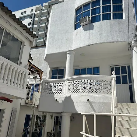 Frente Al Aeropuerto Apartment Cartagena